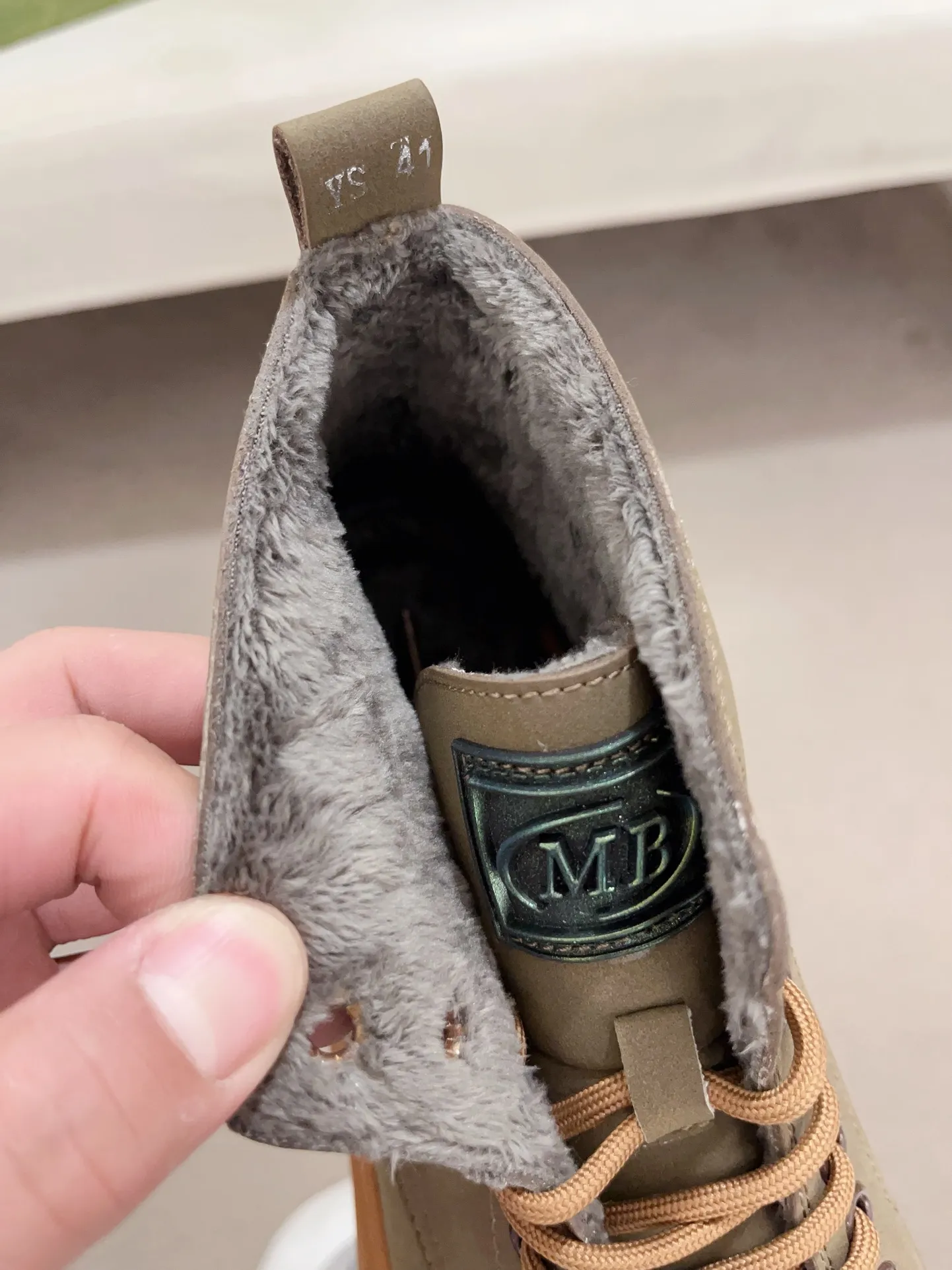 Men's shoes 💰 440💰 (can be made without standard supply platform) high-quality new high-top GUCCI (Gucci) counters are launched simultaneously, new men's shoes, 😘fabrics are selected from imported cowhide, lining: plush lining. 👍🏿 High-end ☄️ air-cushion molded anti-slip rubber outsole, exquisite lines, simple and elegant, comfortable and high-end for leisure travel. Code number: 38 to 44 (45 can be customized and cannot be returned or exchanged)